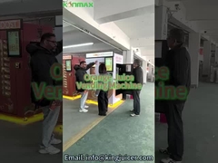 Frische Orangenpressmaschine mit versiegelter Tasse